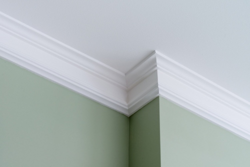 white crown molding
